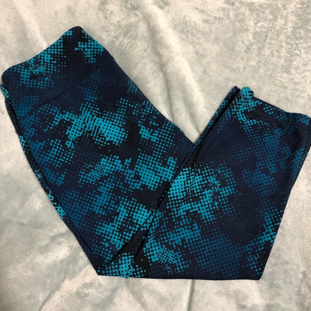 Old Navy Active workout capris - size large